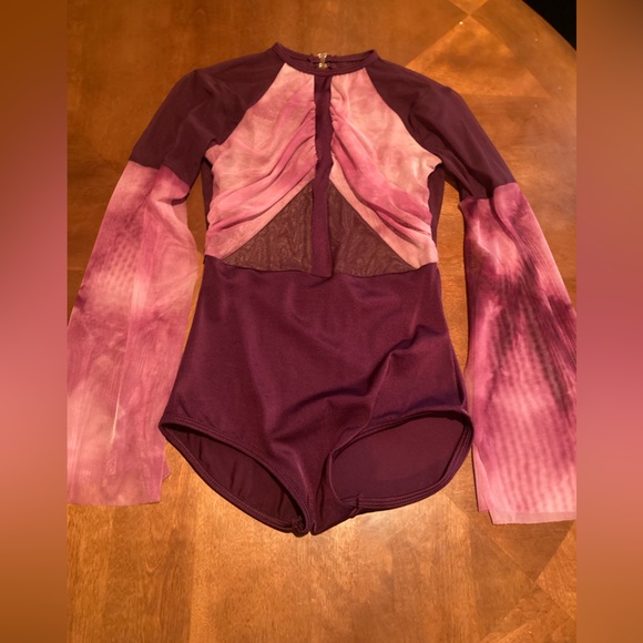 Dance costume (Curtain call) - Picture 1 of 2